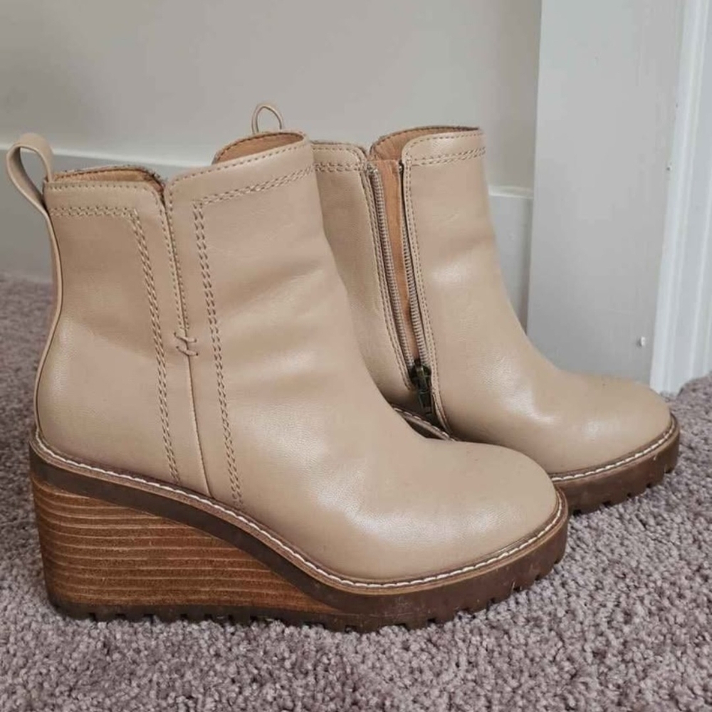 Yellow box Booties Size 6